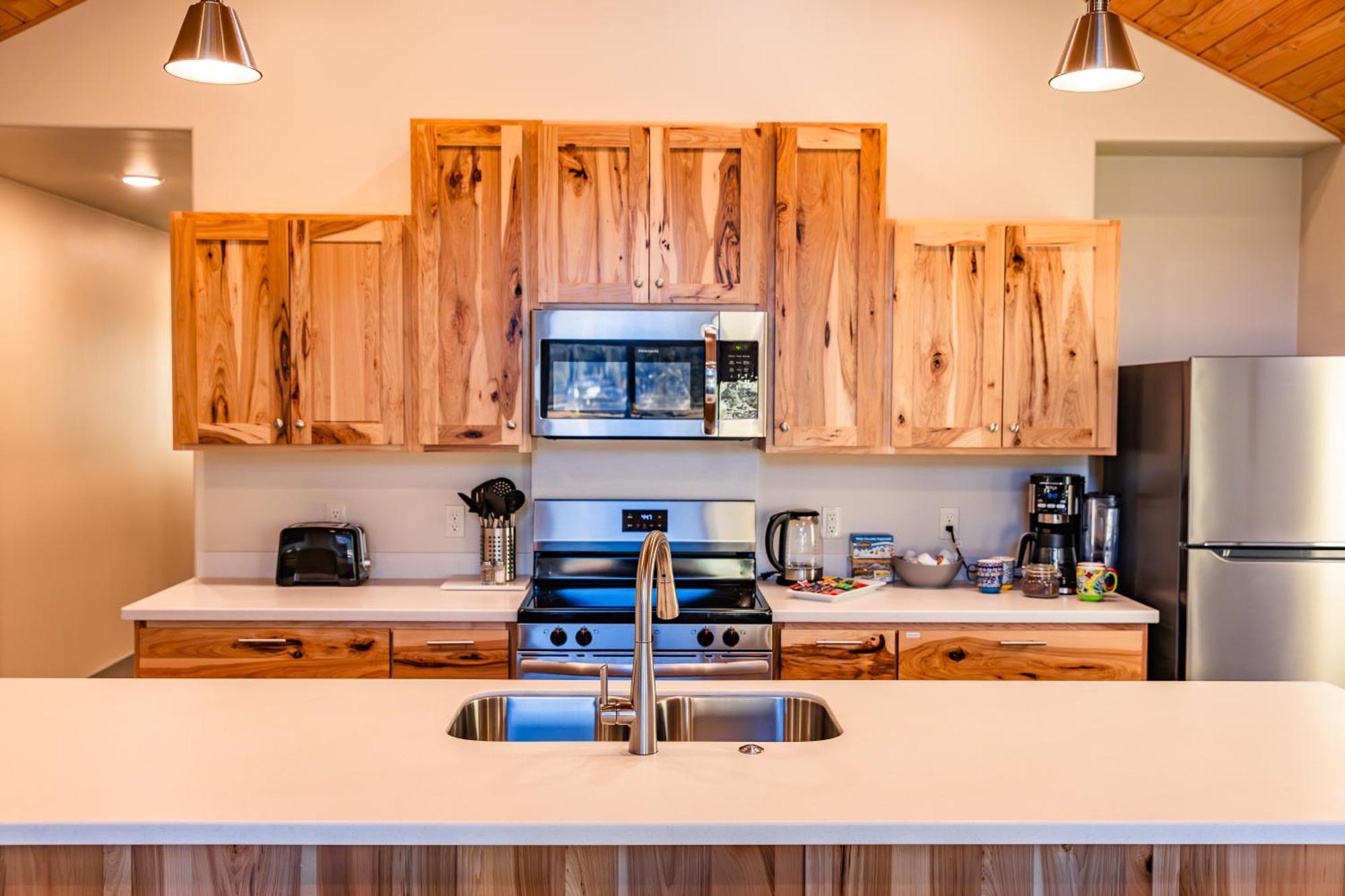 Lakeshore Lodging Suites Хомер Экстерьер фото